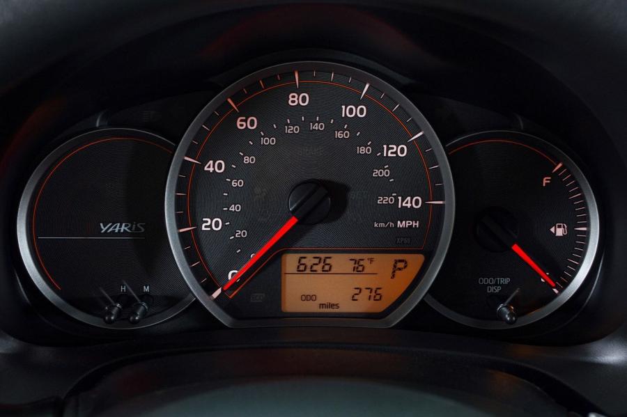  Toyota Yaris 2013 года  (фото 6 из 22)